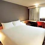 Otel Ibis Le Val Druel