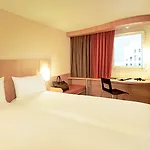 Ibis Le Val Druel