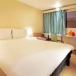 Ibis Le Val Druel Otel 3*