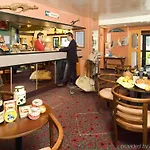 Ibis Le Val Druel Otel 3*