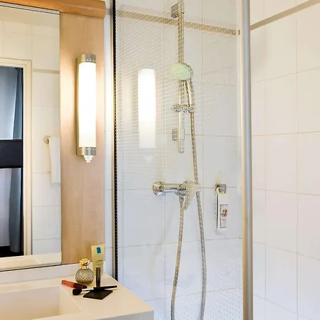 Ibis Le Val Druel 3*