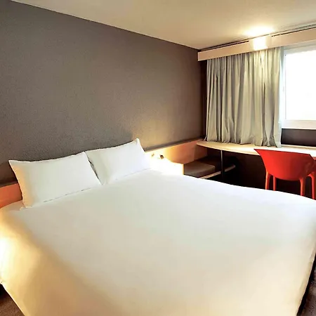 Hotel Ibis Le Val Druel