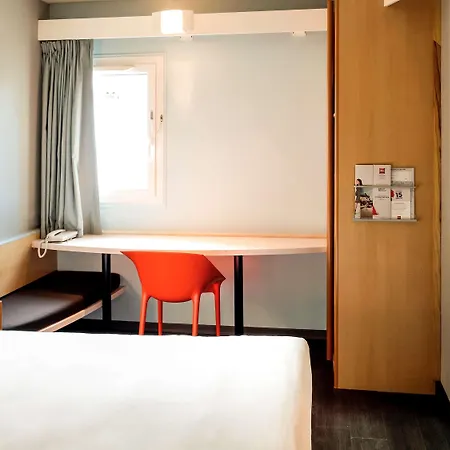 Szálloda Ibis Le Val Druel