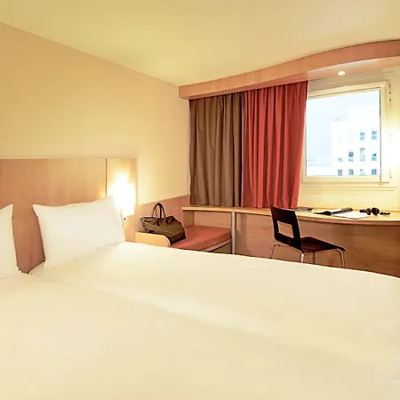 Ibis Le Val Druel