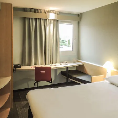 Ibis Le Val Druel