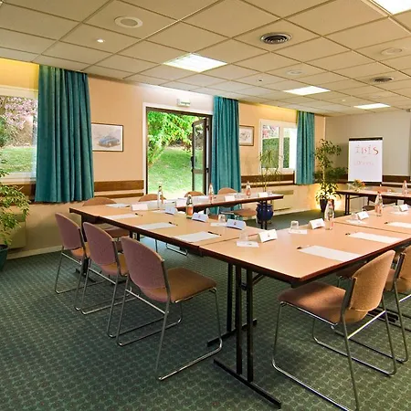 Ibis Le Val Druel Hotel 3*