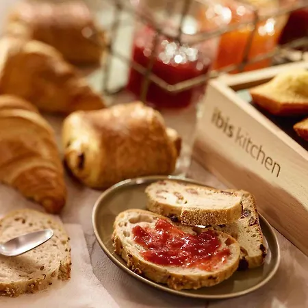 Ibis Le Val Druel Hotel 3*