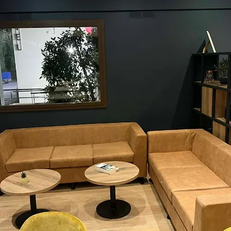 Hotel Ibis Le Val Druel 3*