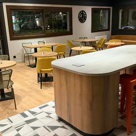 Ibis Le Val Druel Hotel
