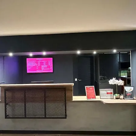 Hotel Ibis Le Val Druel 3*