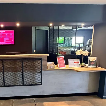 Ibis Le Val Druel Hotel