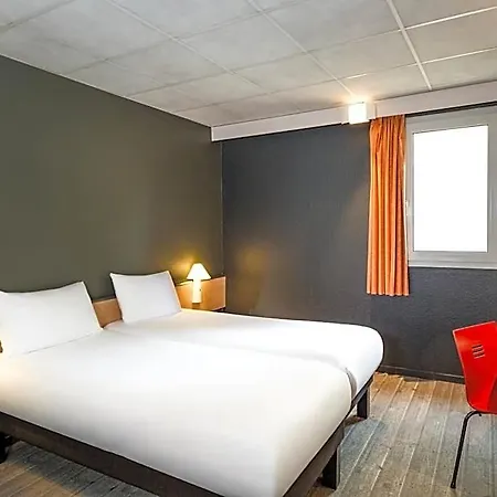 Ibis Le Val Druel Hotel 3*