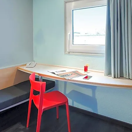 Ibis Le Val Druel Hotell 3*