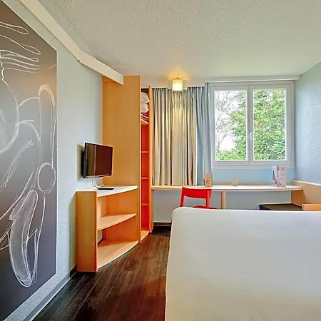 Ibis Le Val Druel 3*
