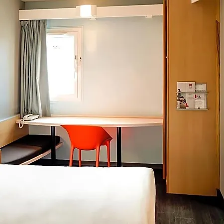 Hotell Ibis Le Val Druel
