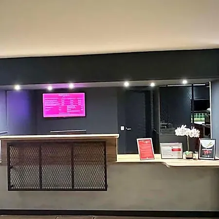 Ibis Le Val Druel 3*