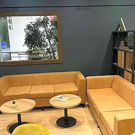 Hotell Ibis Le Val Druel