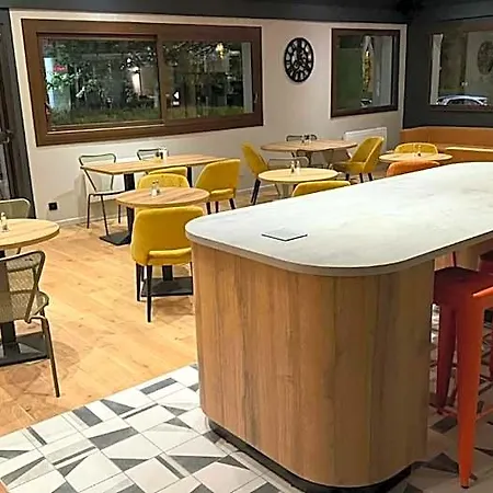 Ibis Le Val Druel Hotell 3*
