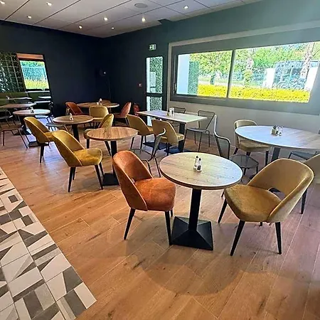 Hotell Ibis Le Val Druel 3*