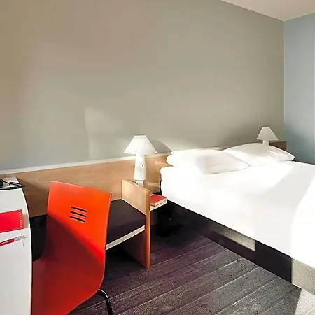 Hotell Ibis Le Val Druel 3*