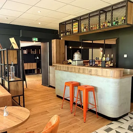 Ibis Le Val Druel Hotel 3*