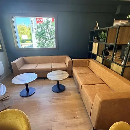 Ibis Le Val Druel מלון