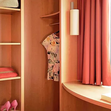 Ibis Le Val Druel Отель