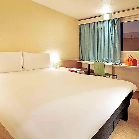 Ibis Le Val Druel Hotel 3*