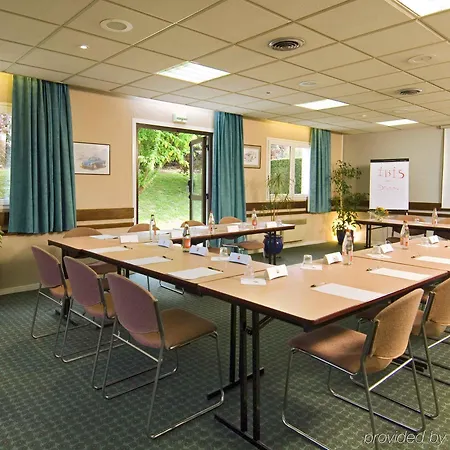 Ibis Le Val Druel Hotel