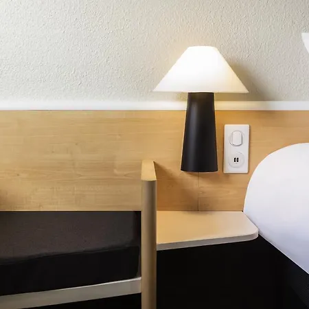 Ibis Le Val Druel Hotel