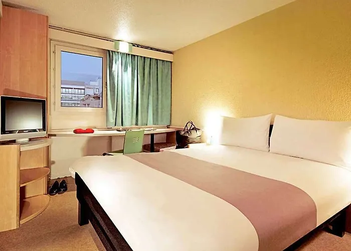 Ibis Le Val Druel 3*