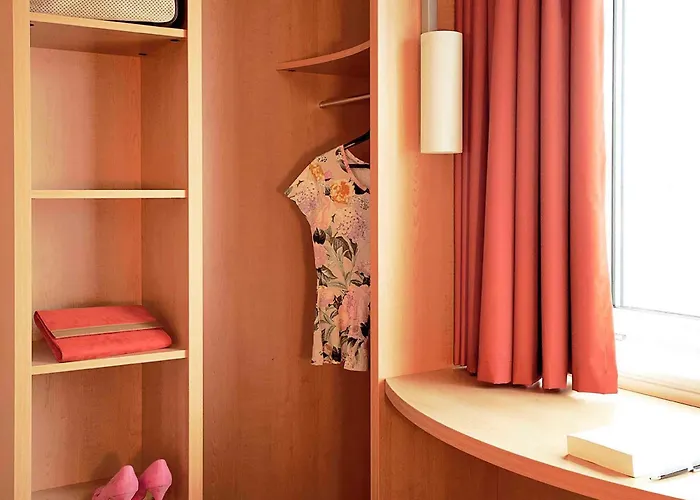 Ibis Le Val Druel Otel