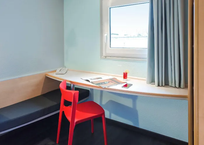 Ibis Le Val Druel Hotel 3*