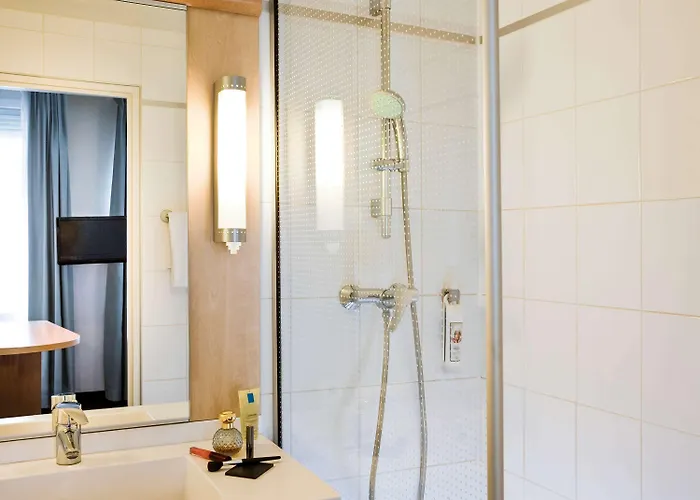 Ibis Le Val Druel Hotel 3*