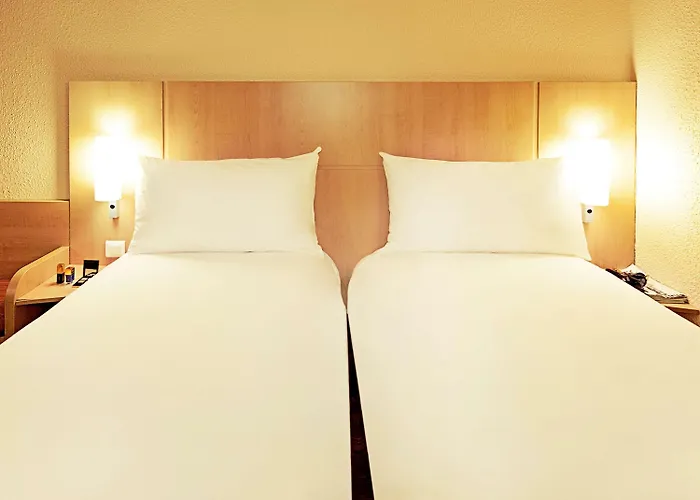 Hotel Ibis Le Val Druel 3*