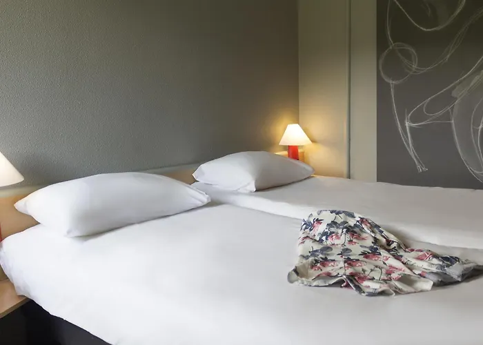 Ibis Le Val Druel Hotel 3*