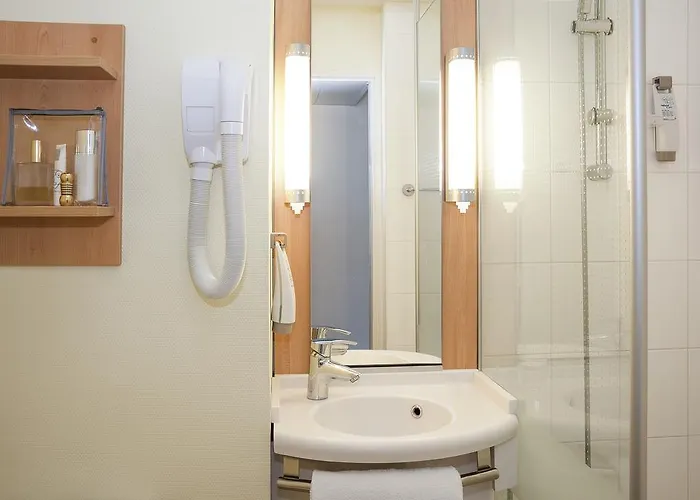 Hotel Ibis Le Val Druel