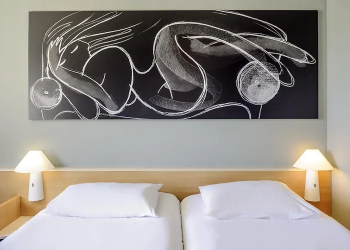 Hotel Ibis Le Val Druel