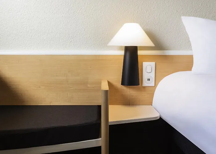 Ibis Le Val Druel Hotel